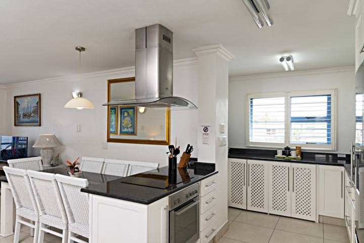Le Paradis 30 Kitchen